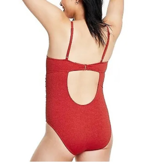 Swimsuit - Picture 3 of 4